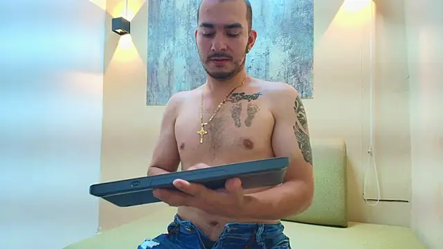 LUCA KINGG online show from March 12, 2026, 7:53 pm