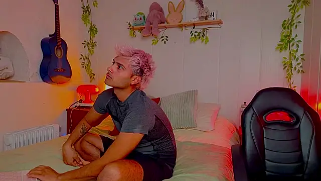 Snapshot of lunaticas_ chatting on April 3, 2026, 2:31 am lunaticas online show from April 3, 2026, 2:31 am