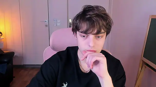 MaxVibee online show from March 7, 2026, 6:38 pm