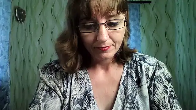 Alisaprice077 online show from July 4, 2026, 7:03 am