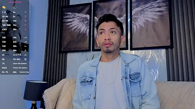 Luchoplayboy online show from April 10, 2026, 12:54 pm