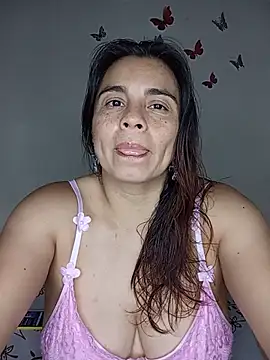 Snapshot of BettyBoo_w chatting on July 22, 2026, 8:44 pm BettyBoo w online show from July 22, 2026, 8:44 pm