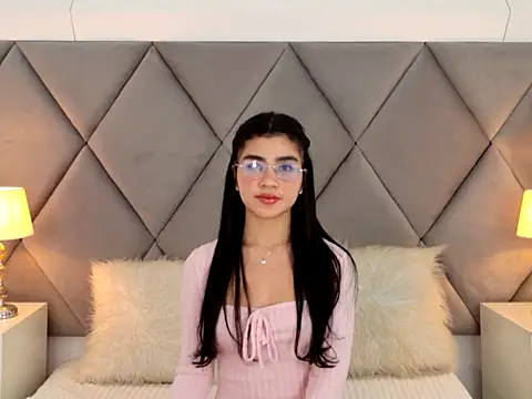Snapshot of OliviaDiaz chatting on April 26, 2026, 8:28 pm OliviaDiaz online show from April 26, 2026, 8:28 pm