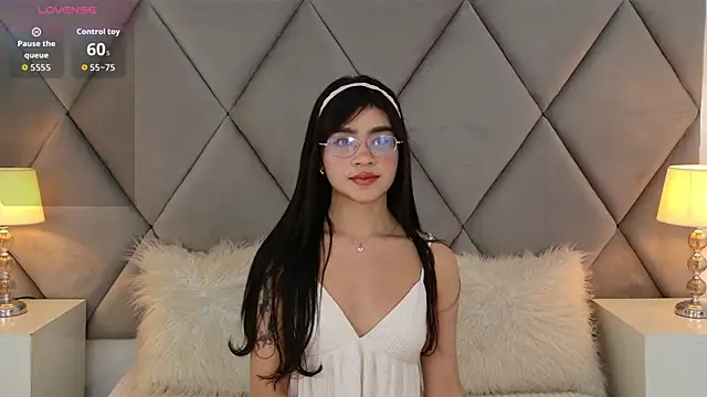 Snapshot of OliviaDiaz chatting on April 28, 2026, 8:25 pm OliviaDiaz online show from April 28, 2026, 8:25 pm