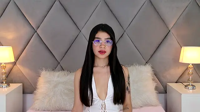 Snapshot of OliviaDiaz chatting on June 4, 2026, 8:04 pm OliviaDiaz online show from June 4, 2026, 8:04 pm