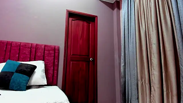 FreyaCameron online show from April 25, 2026, 1:52 pm