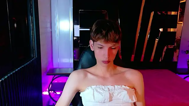 Stefany PiInk online show from April 5, 2026, 12:46 pm