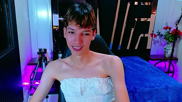 Stefany PiInk online show from April 8, 2026, 12:16 pm