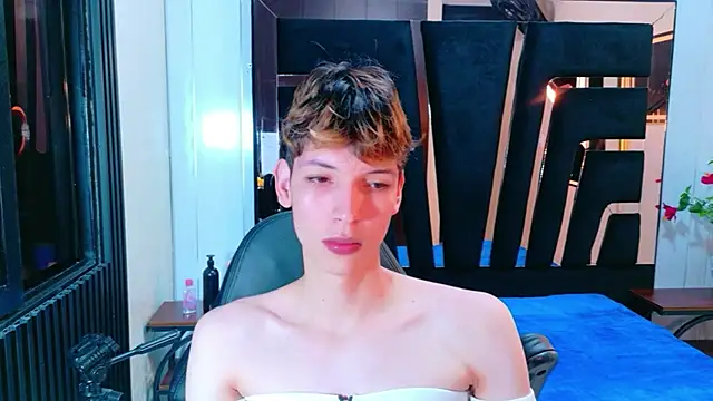 Stefany PiInk online show from April 10, 2026, 12:32 pm
