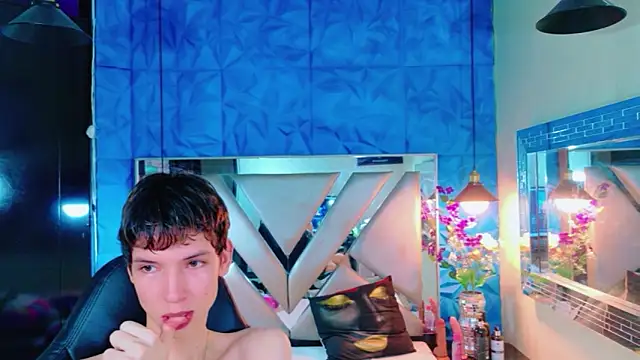 Stefany PiInk online show from May 28, 2026, 12:13 pm
