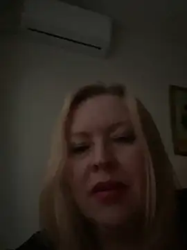 JanieLight53 online show from May 15, 2026, 11:34 pm