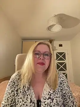 JanieLight53 online show from June 6, 2026, 8:13 pm