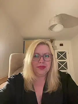 JanieLight53 online show from June 7, 2026, 9:07 pm