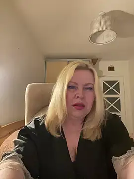 JanieLight53 online show from June 19, 2026, 10:24 pm