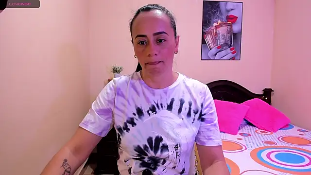 Snapshot of sara_florez12 chatting on May 14, 2026, 10:44 am sara florez12 online show from May 14, 2026, 10:44 am