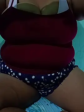 latina bigtitss online show from March 15, 2026, 3:23 am