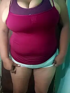 latina bigtitss online show from May 1, 2026, 5:12 am