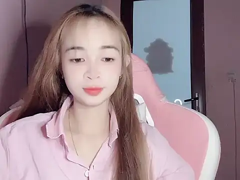 Odile068 online show from April 11, 2026, 5:39 pm