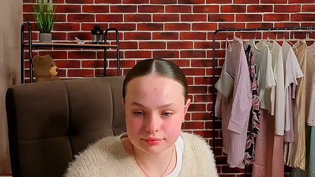 CarollScottt online show from April 3, 2026, 2:37 pm