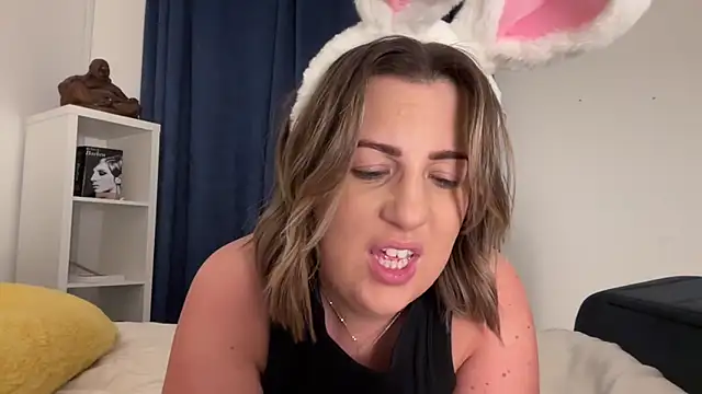 annabellewarick online show from April 3, 2026, 6:50 pm