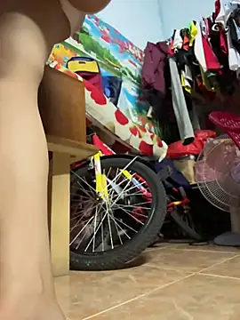 July-lovee online show from March 29, 2026, 4:07 pm