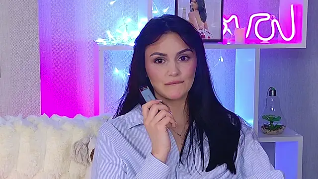 MilaaSweety online show from April 3, 2026, 1:20 pm