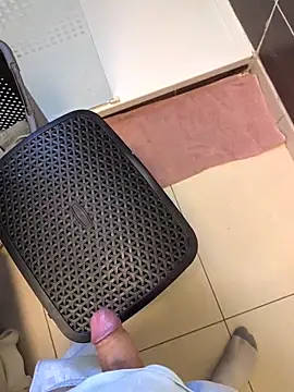 Snapshot of Louloulebon chatting on April 8, 2026, 1:00 pm Louloulebon online show from April 8, 2026, 1:00 pm