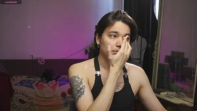 Badtwinkboys online show from May 6, 2026, 11:26 am