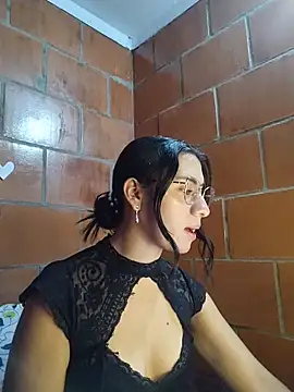 Amanda x1 online show from April 17, 2026, 8:01 pm