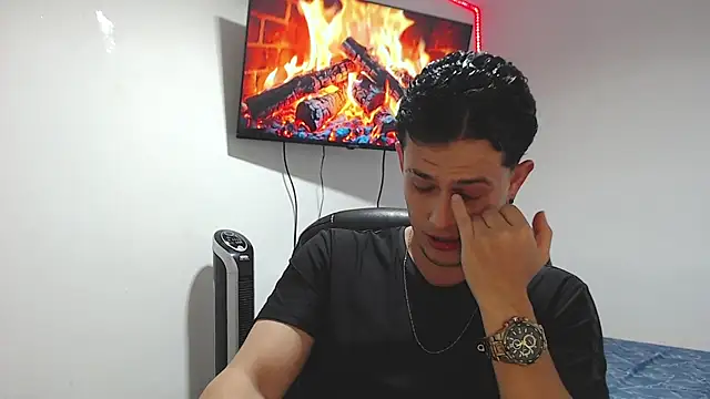 JUAN CAMILOXXX online show from April 14, 2026, 4:18 am