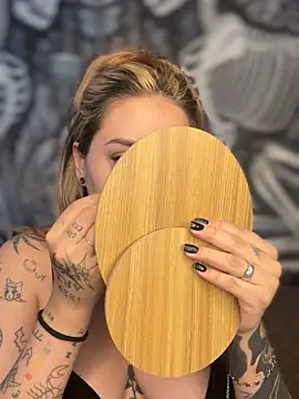 CarolQueen1  online show from April 9, 2026, 1:16 pm