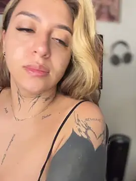 CarolQueen1  online show from April 15, 2026, 12:45 pm