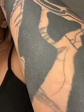 CarolQueen1  online show from April 28, 2026, 12:43 pm