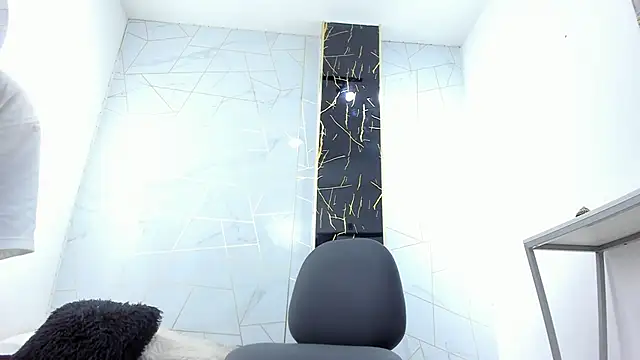 Valentin Lux online show from April 5, 2026, 4:09 am