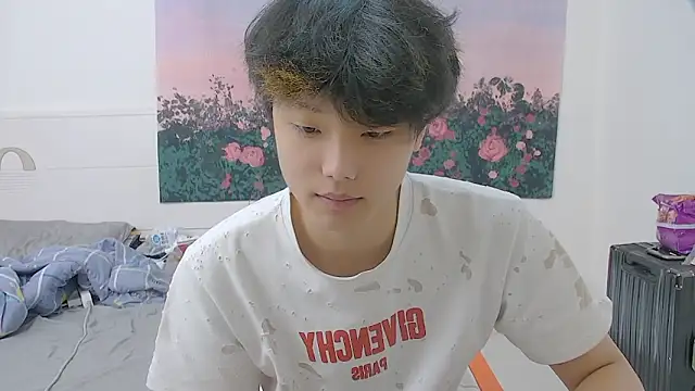 icecream-002 online show from June 7, 2026, 12:42 pm
