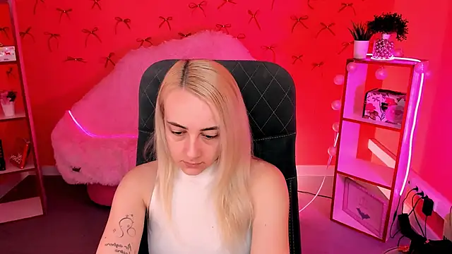 CarolMoor online show from April 3, 2026, 9:07 am