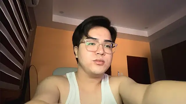 SinfulLuca online show from March 10, 2026, 3:11 am