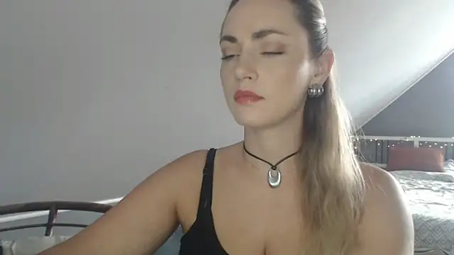 ScarlettSensitive online show from June 30, 2026, 7:31 am