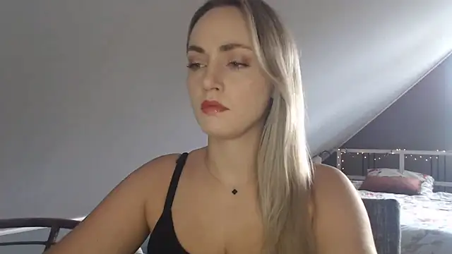 ScarlettSensitive online show from July 6, 2026, 6:21 am