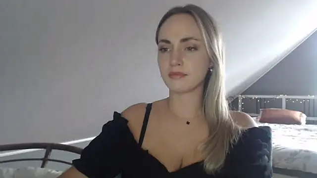 ScarlettSensitive online show from July 6, 2026, 3:03 pm