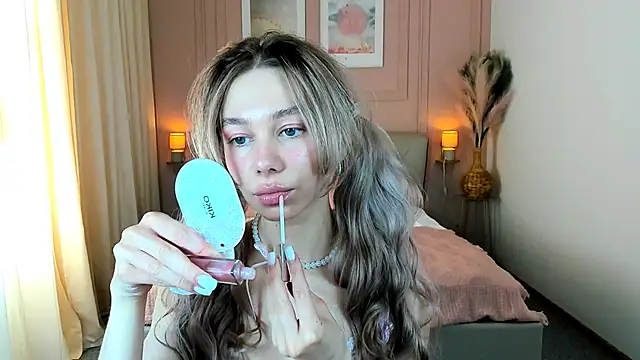 Snapshot of LuluAlis chatting on May 1, 2026, 1:48 pm LuluAlis online show from May 1, 2026, 1:48 pm