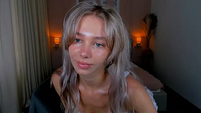 Snapshot of LuluAlis chatting on May 18, 2026, 1:28 pm LuluAlis online show from May 18, 2026, 1:28 pm