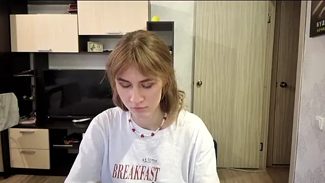 ElenoreHolguin online show from April 5, 2026, 3:42 pm