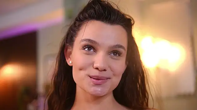 Lena Laurent online show from April 8, 2026, 11:21 am