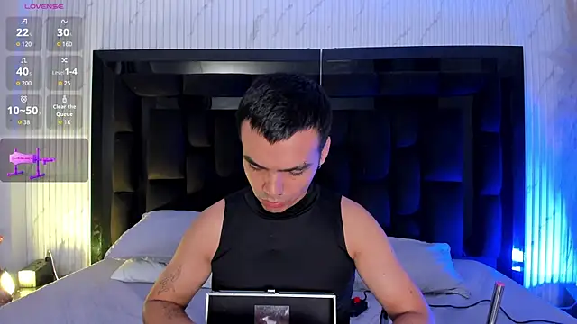 Snapshot of NicoKinggs_ chatting on May 4, 2026, 2:13 pm NicoKinggs online show from May 4, 2026, 2:13 pm