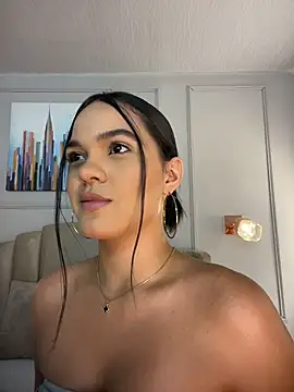 Bella-Ferrer online show from April 28, 2026, 6:24 pm