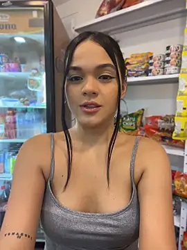 Bella-Ferrer online show from June 3, 2026, 6:02 pm