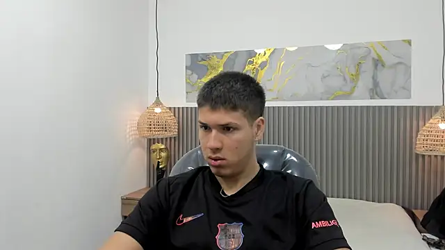 AlessandroFranco online show from April 8, 2026, 1:00 pm