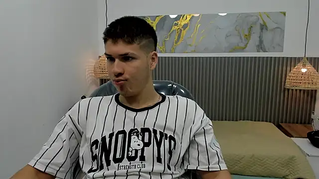 AlessandroFranco online show from April 16, 2026, 1:45 pm