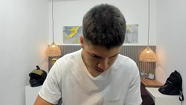 Snapshot of AlessandroFranco chatting on May 8, 2026, 1:49 pm AlessandroFranco online show from May 8, 2026, 1:49 pm